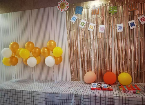 毕业礼品、18生日礼品及毕业礼、成人礼活动布置